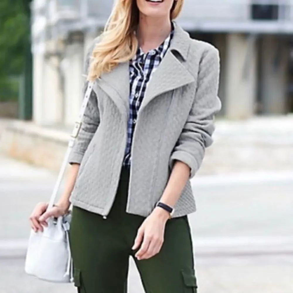 Isaac Mizrahi live! Grey quilted moto sweater small